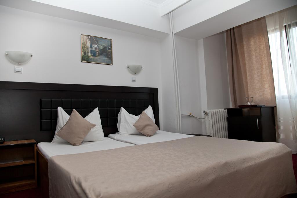 Hotel Metropol Piteşti Pokoj fotografie