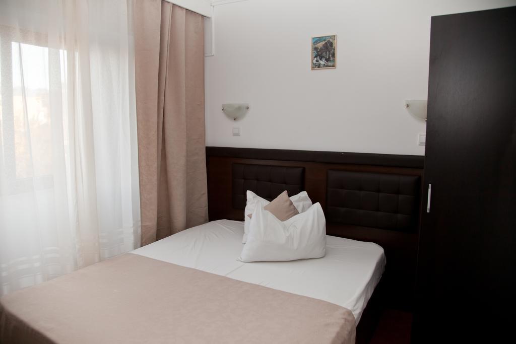 Hotel Metropol Piteşti Pokoj fotografie